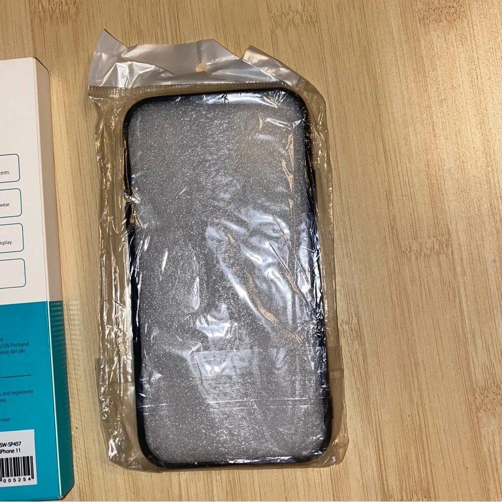 iPhone 11 glass screen protector & case new